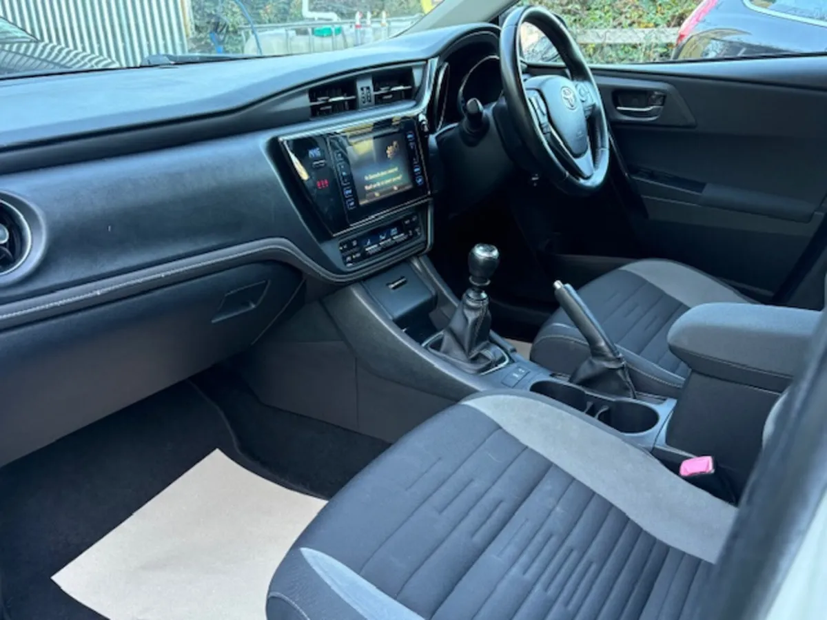Toyota Auris 2016 - Image 3