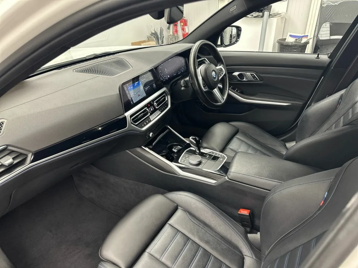 BMW 3-Series 330E M SPORT AUTO *FREE HAMPER* €120 - Image 4