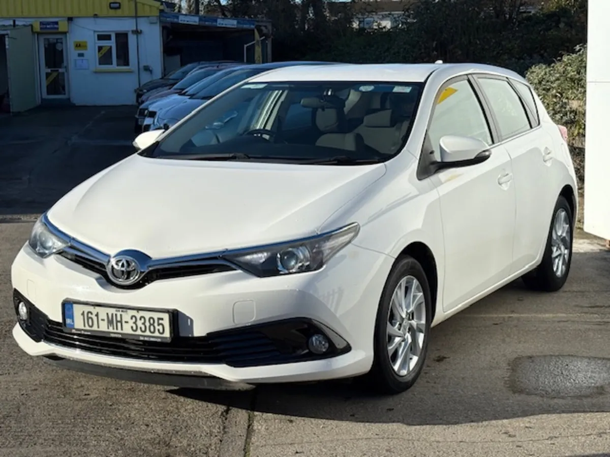 Toyota Auris 2016 - Image 2
