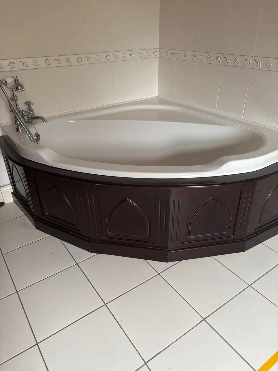 Fireplace, bath, kitchen - integrated fridge dishw - Image 1