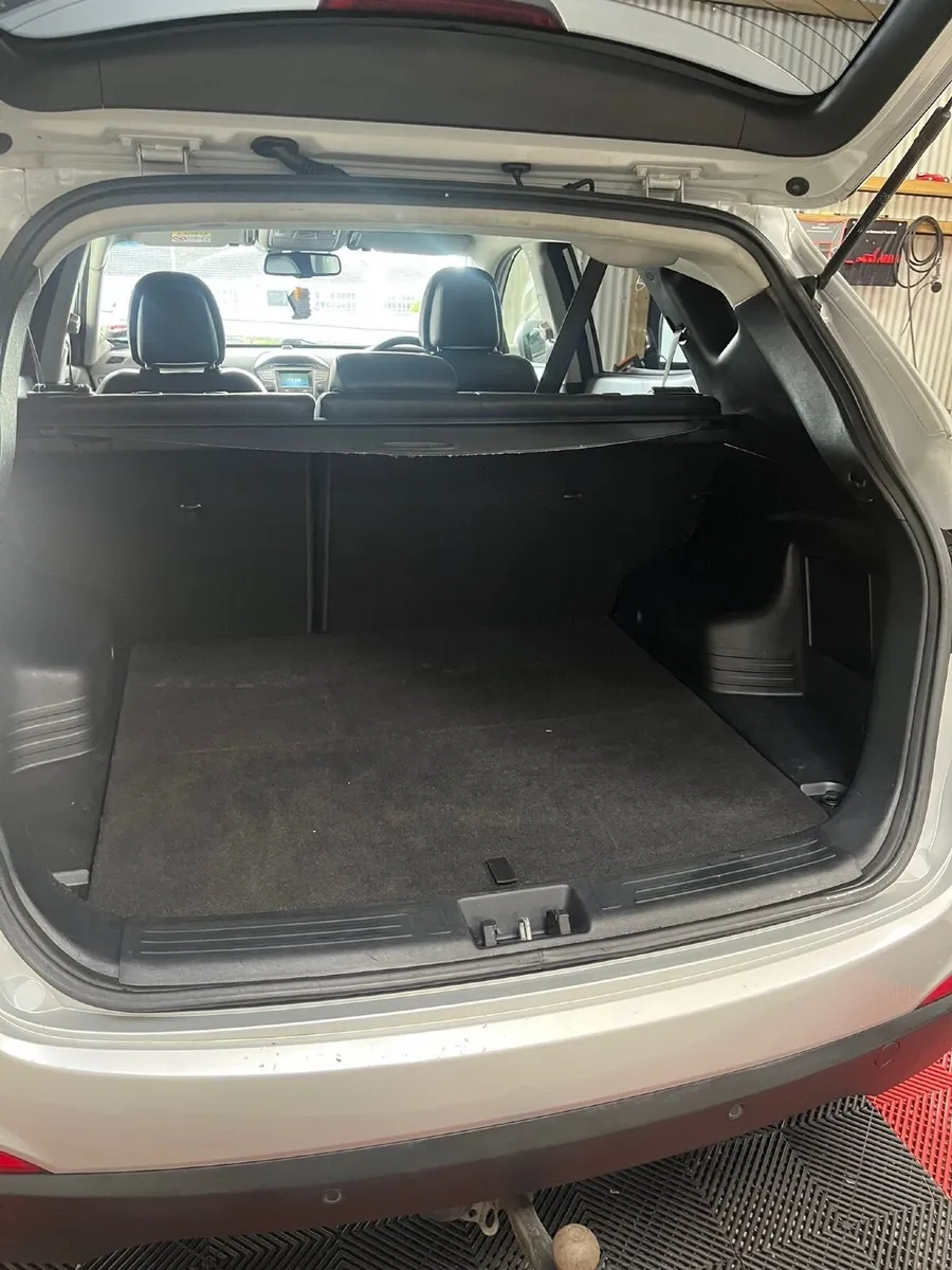 Hyundai ix35 2014 Sold as Seen - Image 4