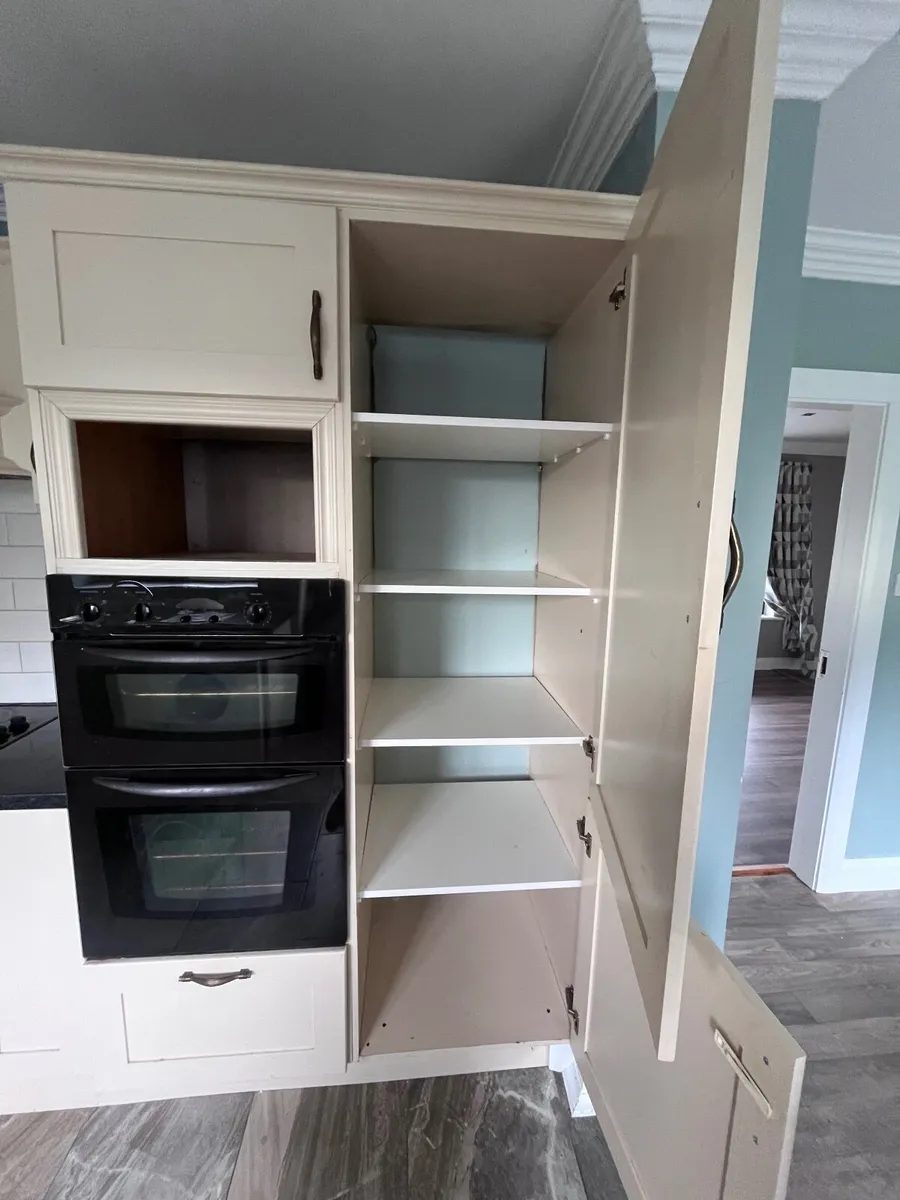 Kitchen units - Image 1