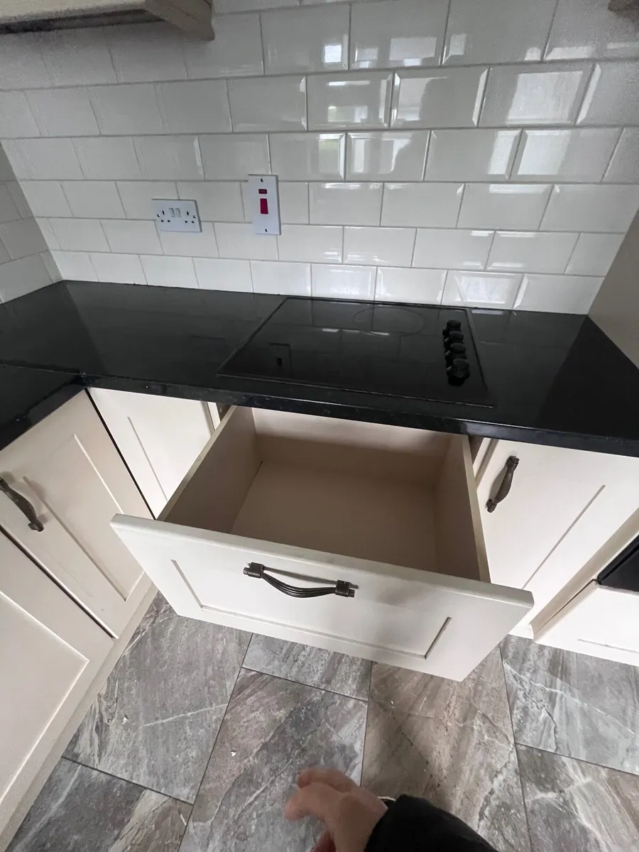 Kitchen units - Image 2