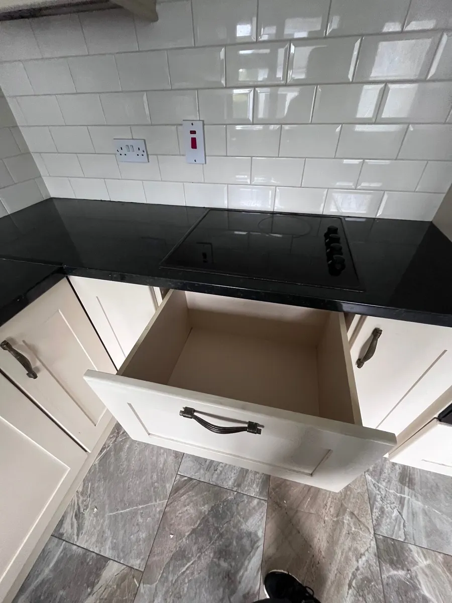 Kitchen units - Image 3