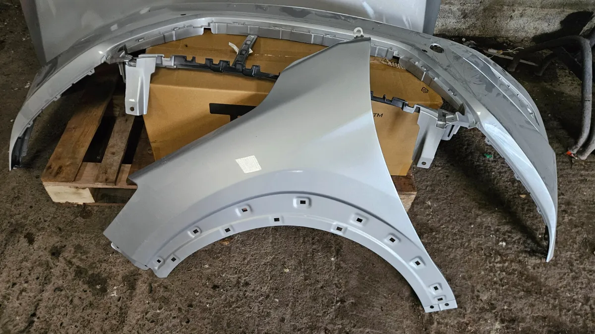 Hyundai Tuscon 2016 front parts - Image 3