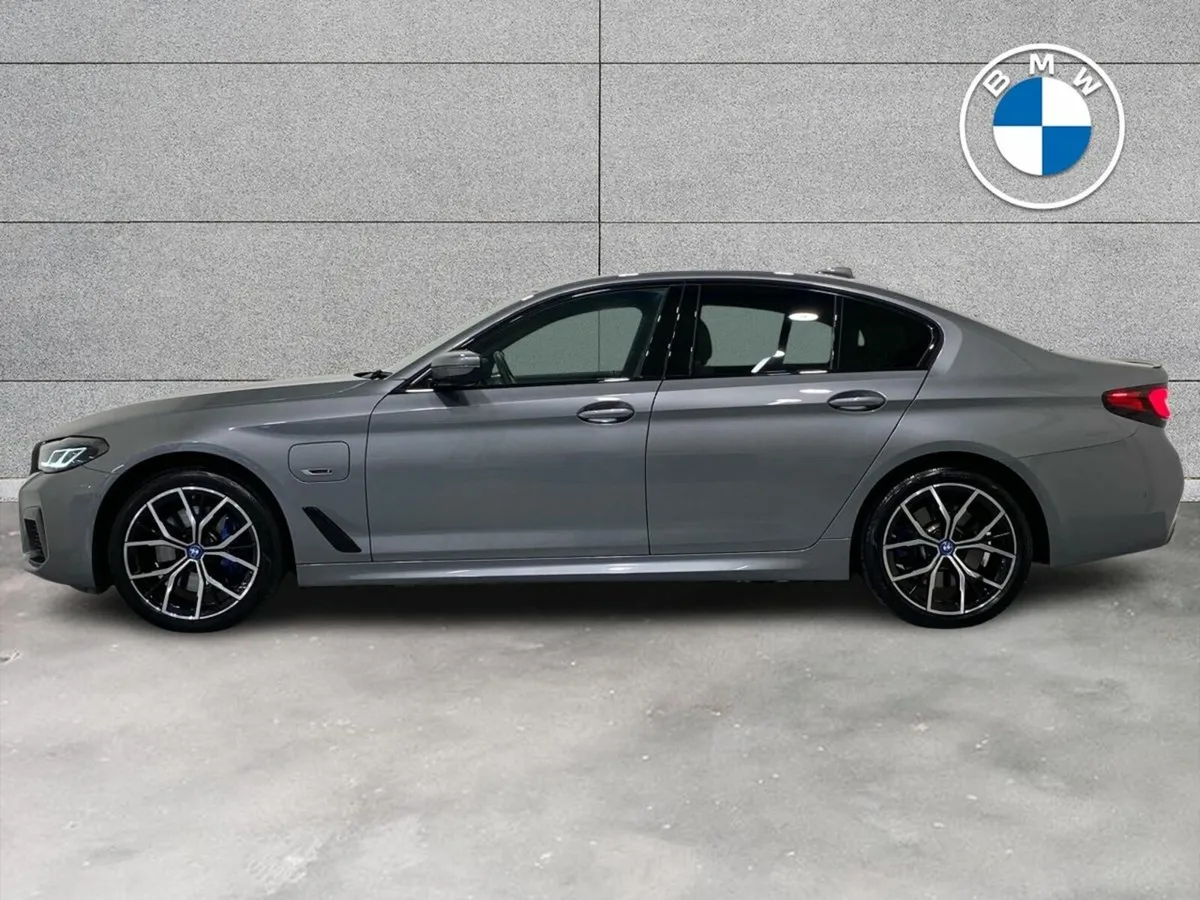 BMW 5-Series 530e M Sport Saloon - Image 3