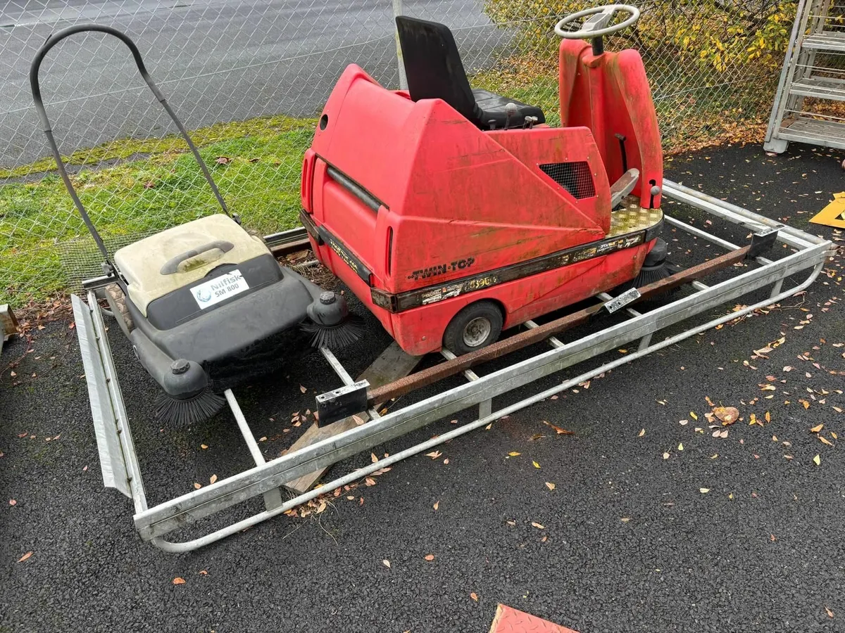 Ride on sweeper, Manual sweeper and roof rack - Image 2