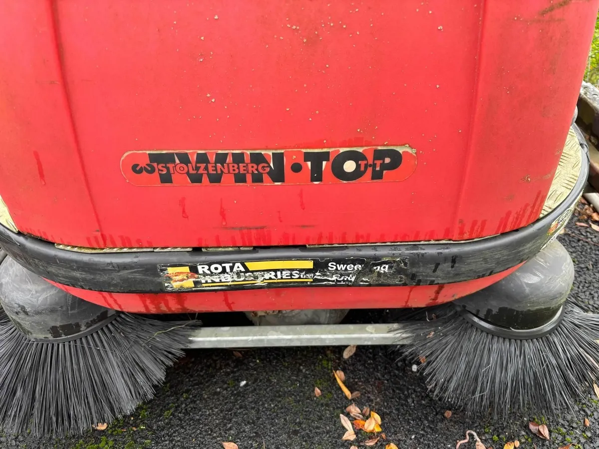 Ride on sweeper, Manual sweeper and roof rack - Image 4