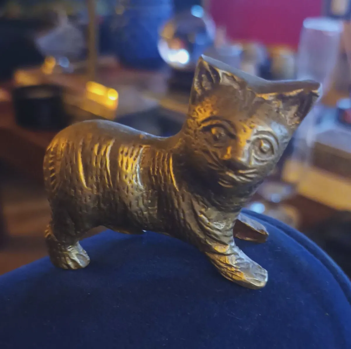 Brass ornament, Manx cat, 5cm long D18 post 6e