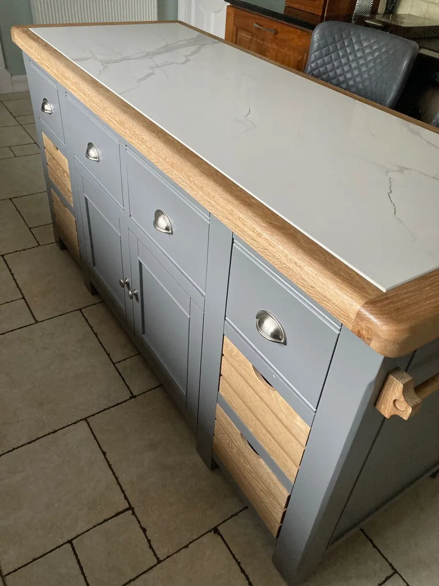 Kitchen Island - Image 2