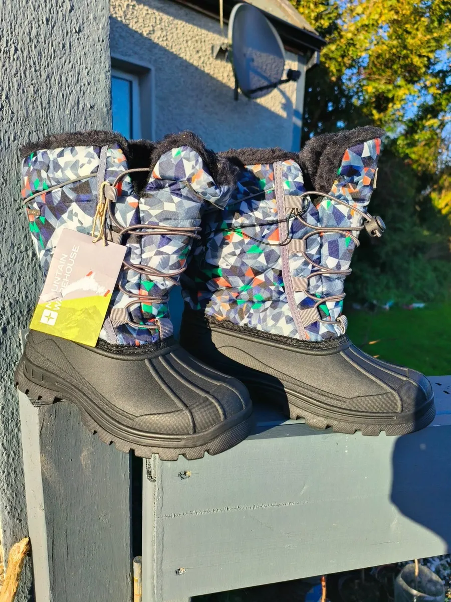 Kids Snow Boots size 2 Mountain Warehouse - Image 1