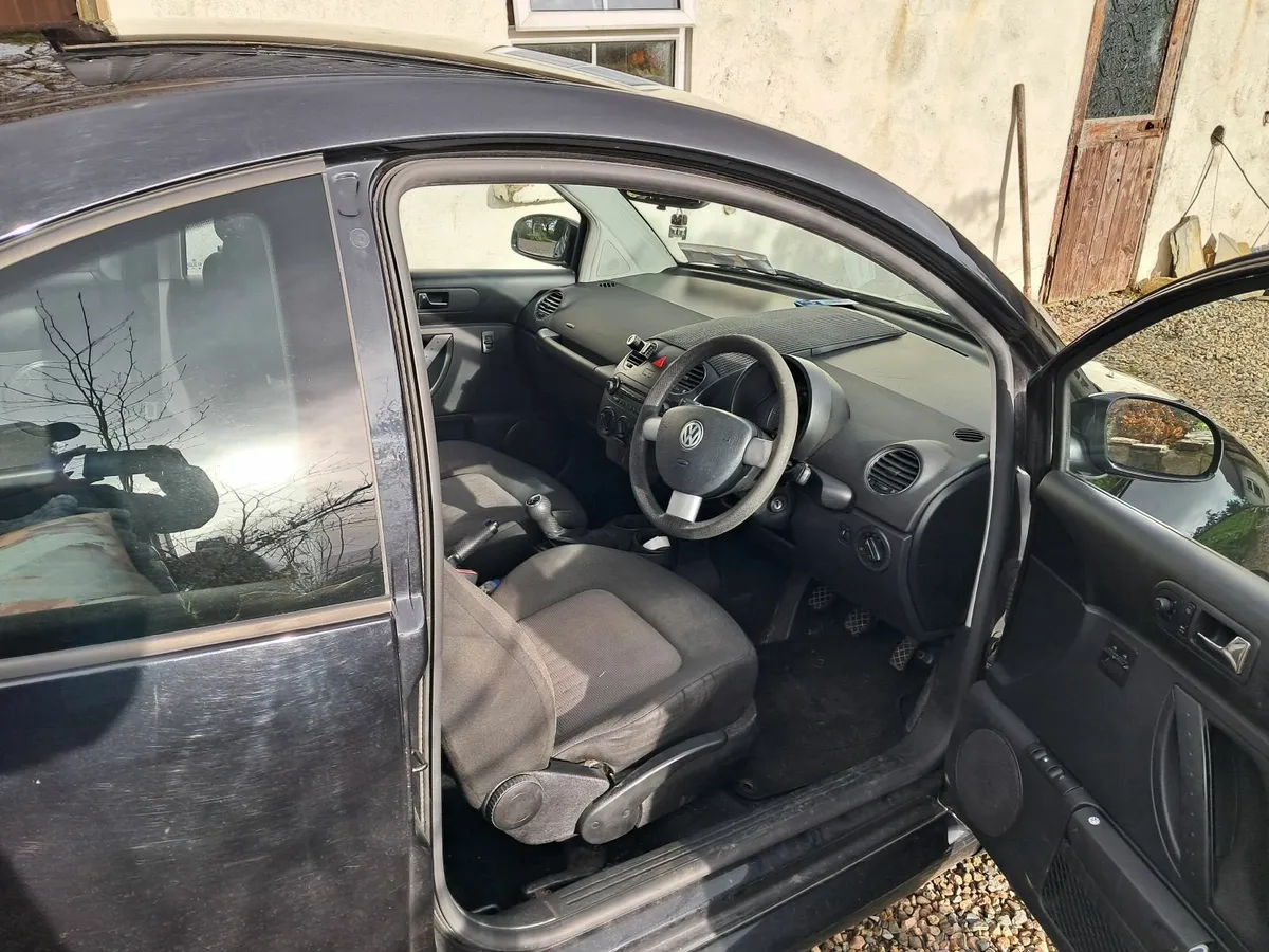 Volkswagen Beetle 2006 - Image 1