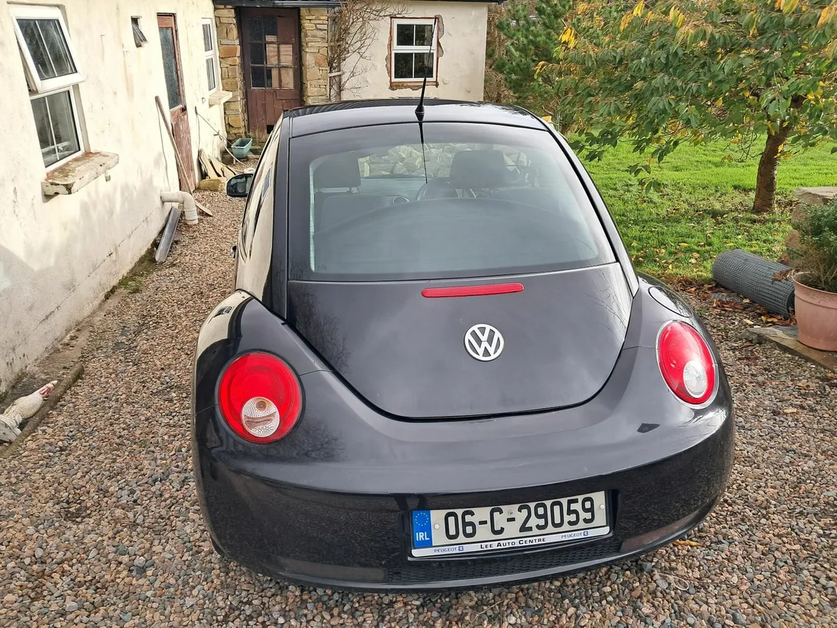 Volkswagen Beetle 2006 - Image 2