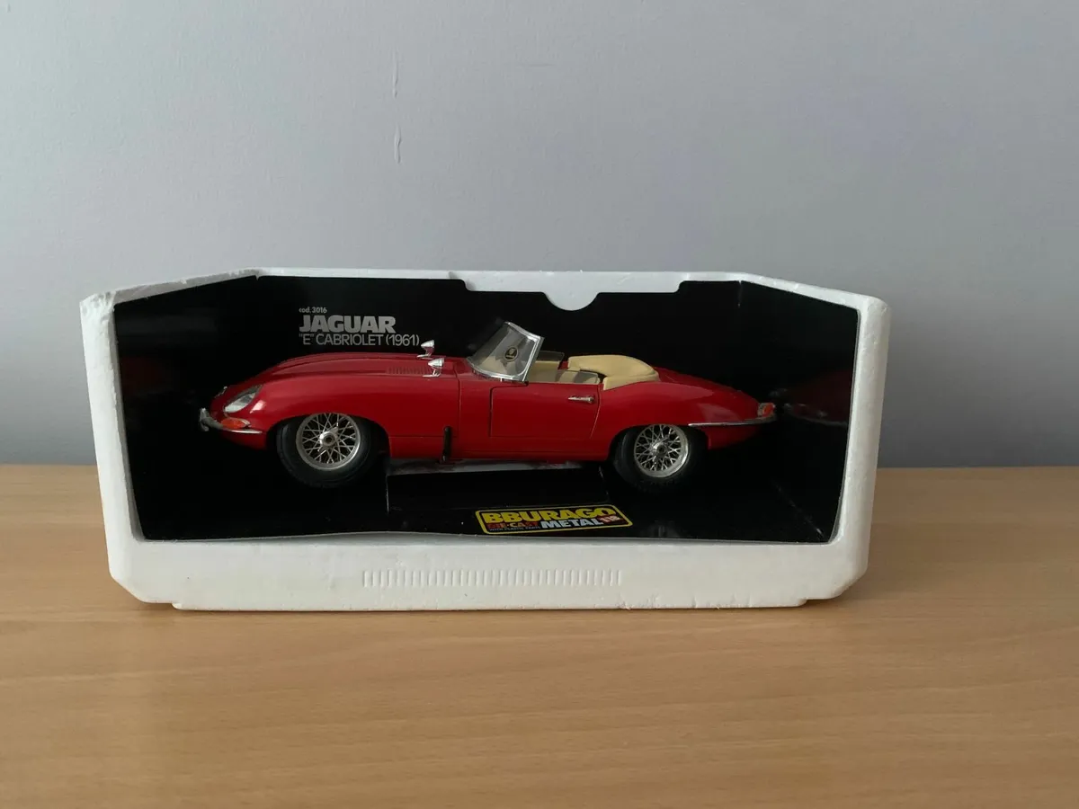 1961 Jaguar E Cabriolet 1/18 Burago Model Car - Image 1