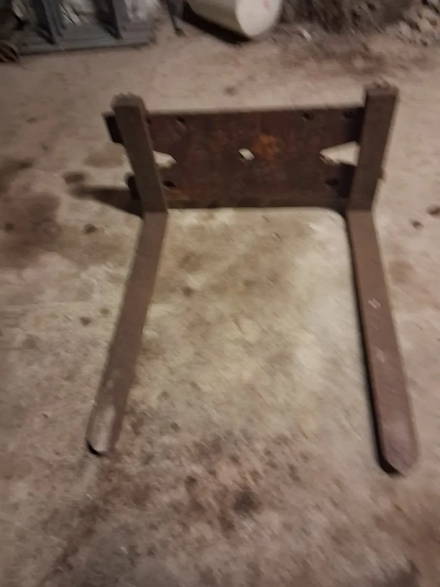 Pallet fort - Image 2