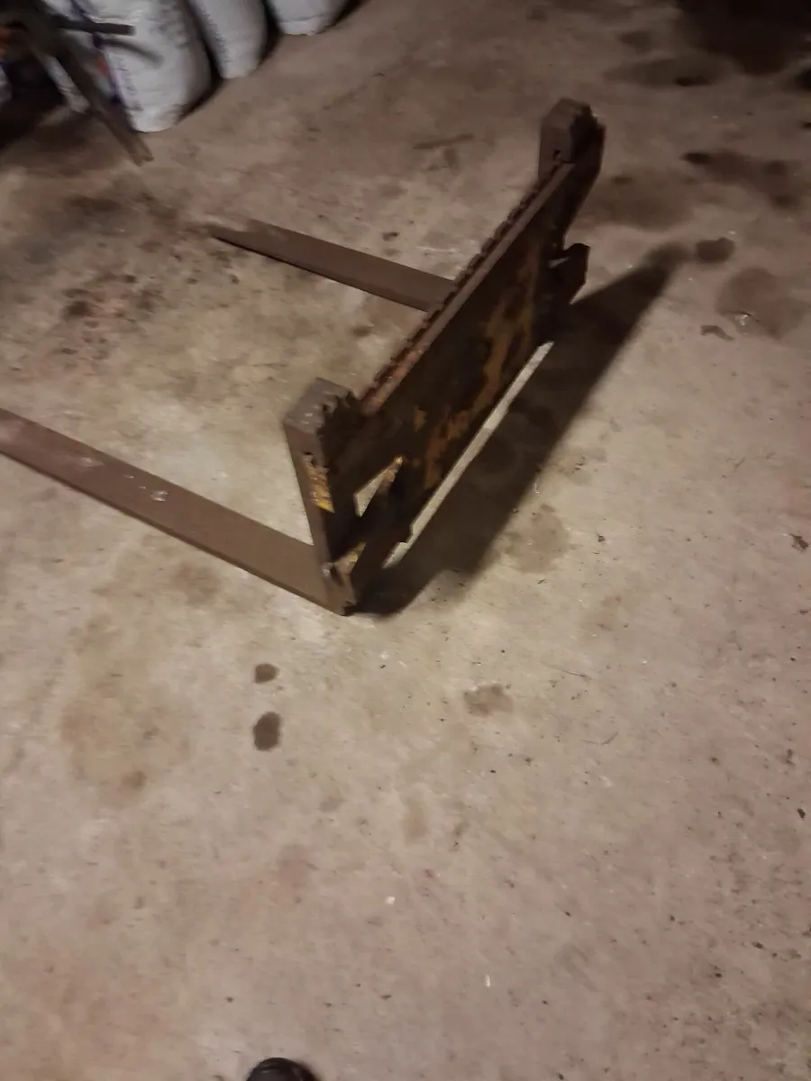 Pallet fort - Image 4