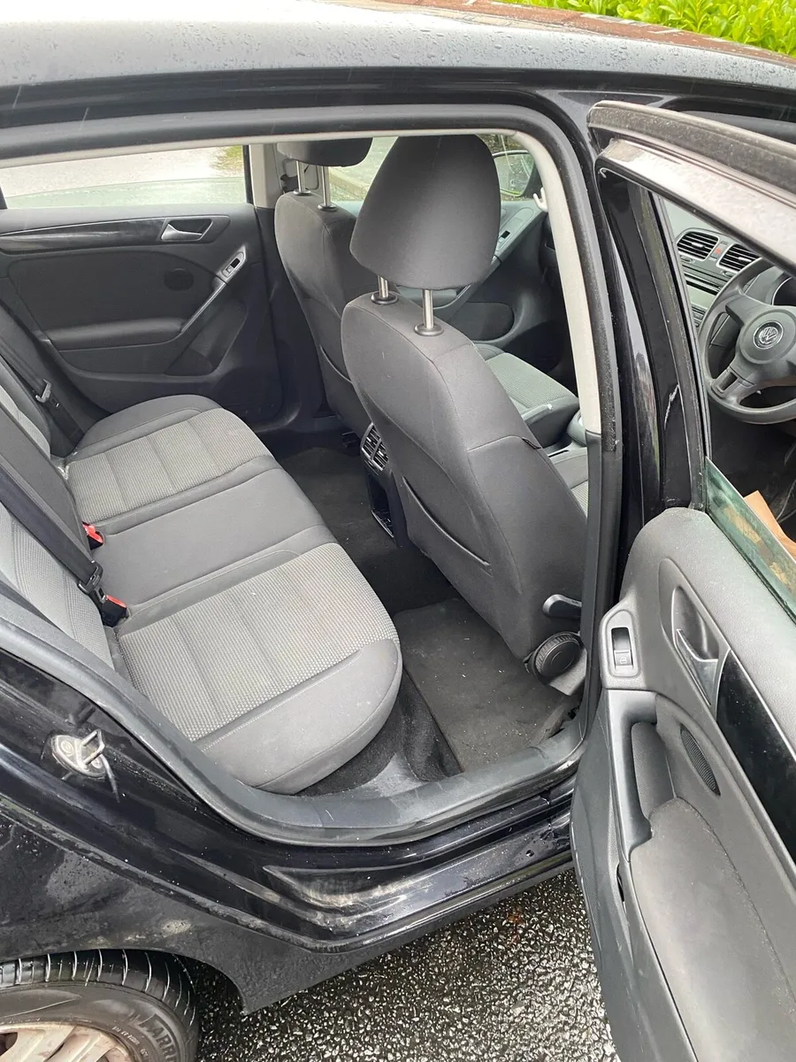 2010 golf automatic 1.6 tdi taxed & tested - Image 2