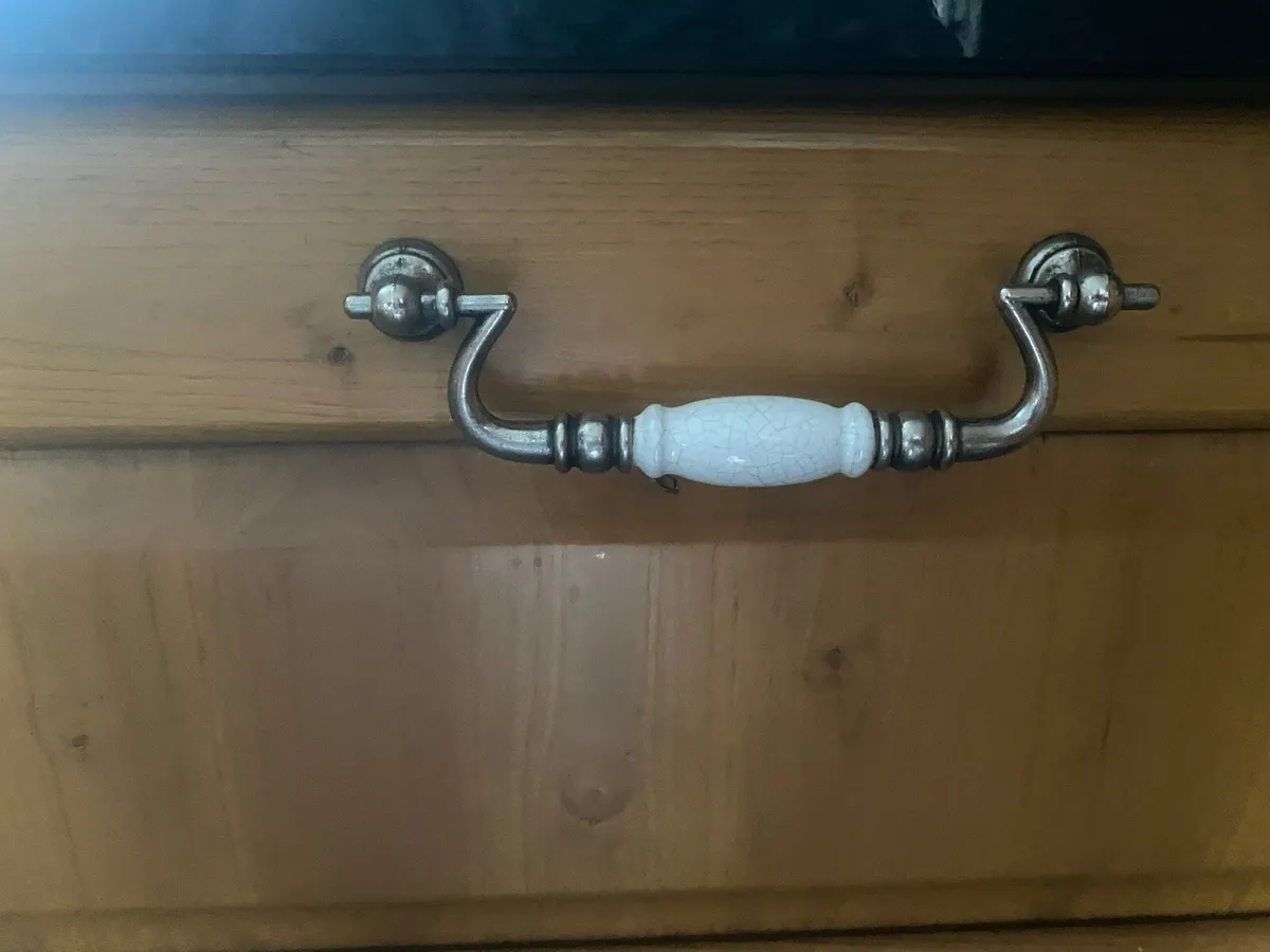 Kitchen door handles and drawer handles - Image 4