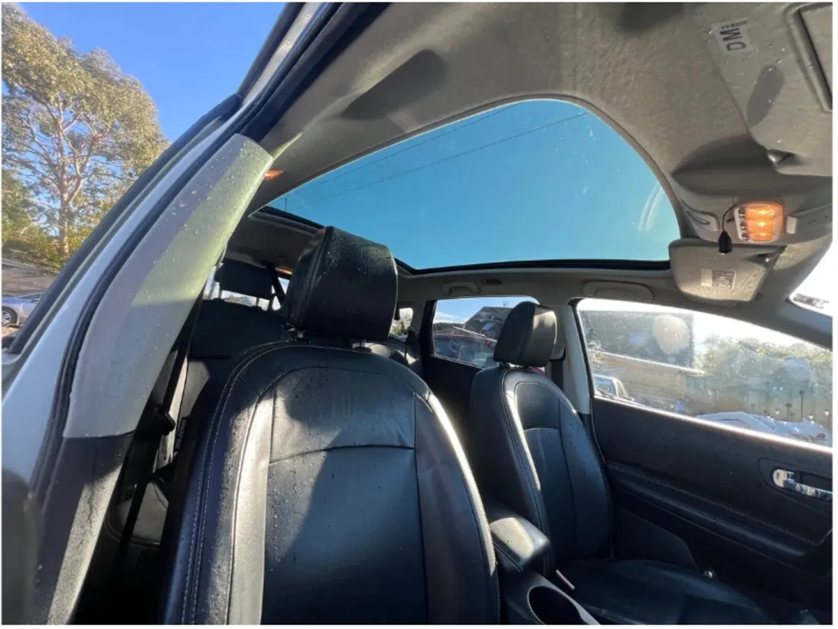 2014 Nissan Qashqai+2 N-TEC 4X4 Driving - Image 2