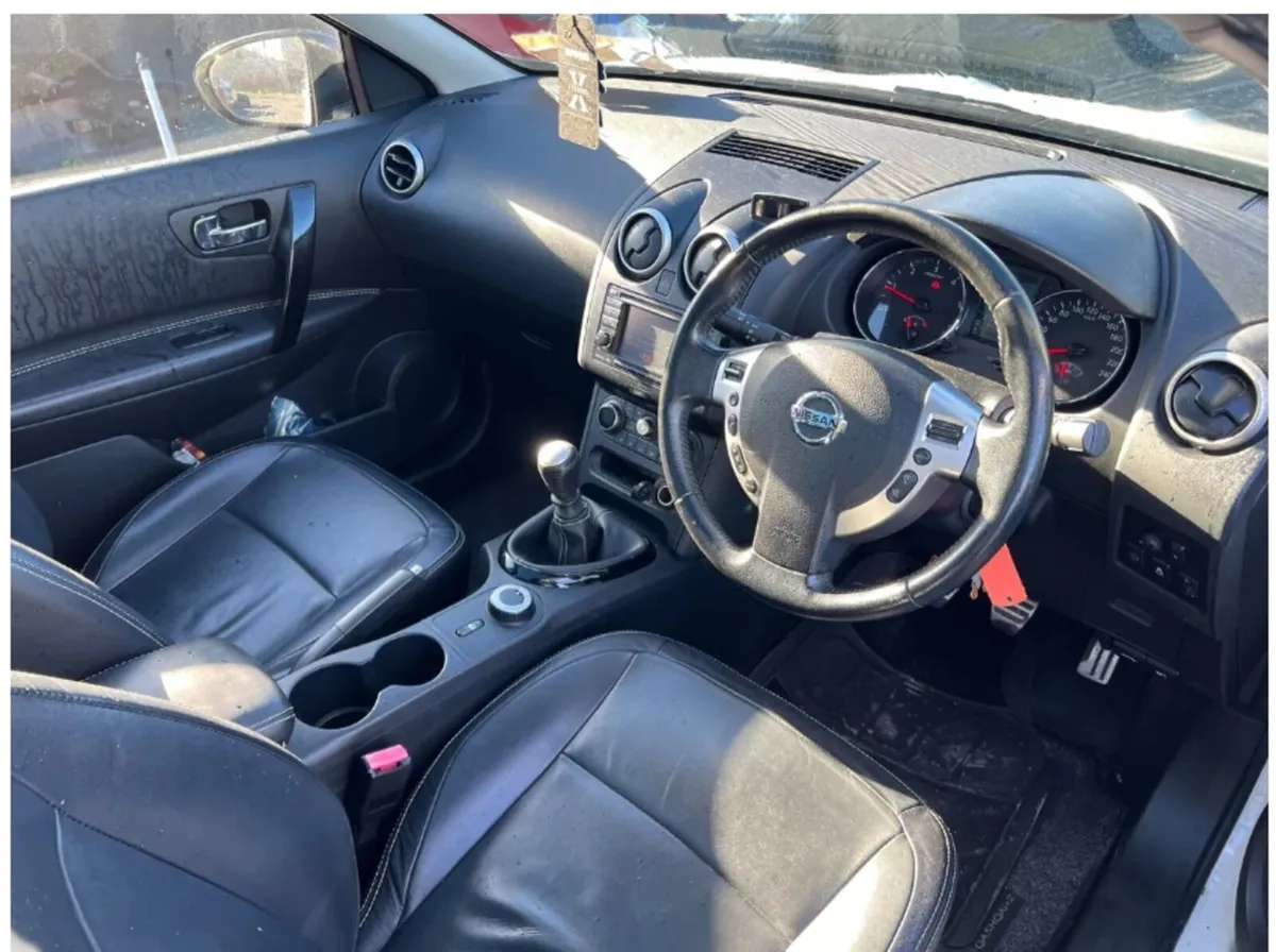 2014 Nissan Qashqai+2 N-TEC 4X4 Driving - Image 3