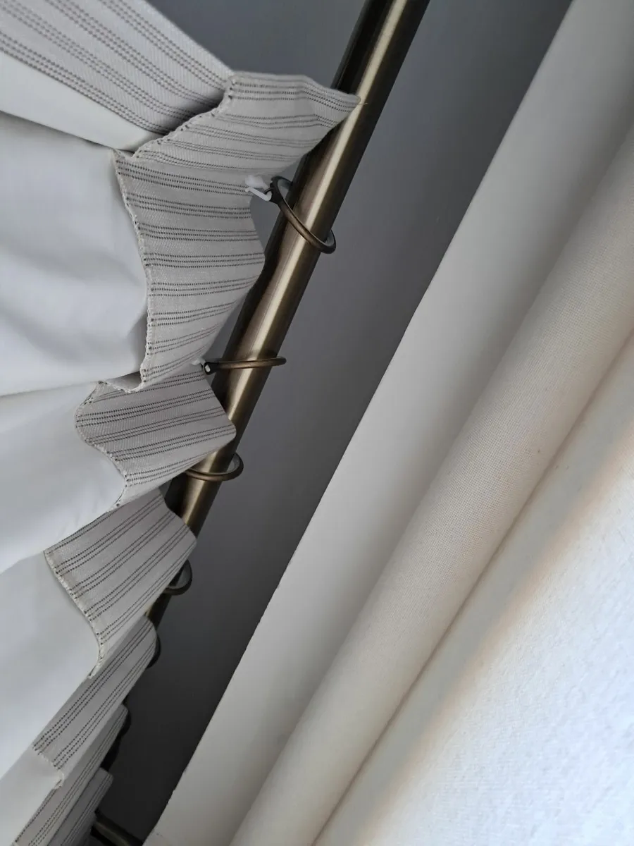 Curtains - Image 2