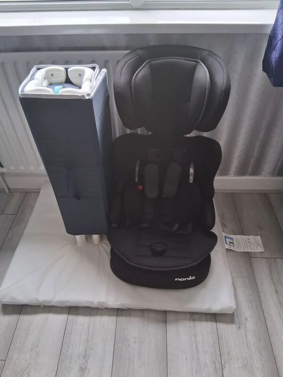 travel cot and car seat