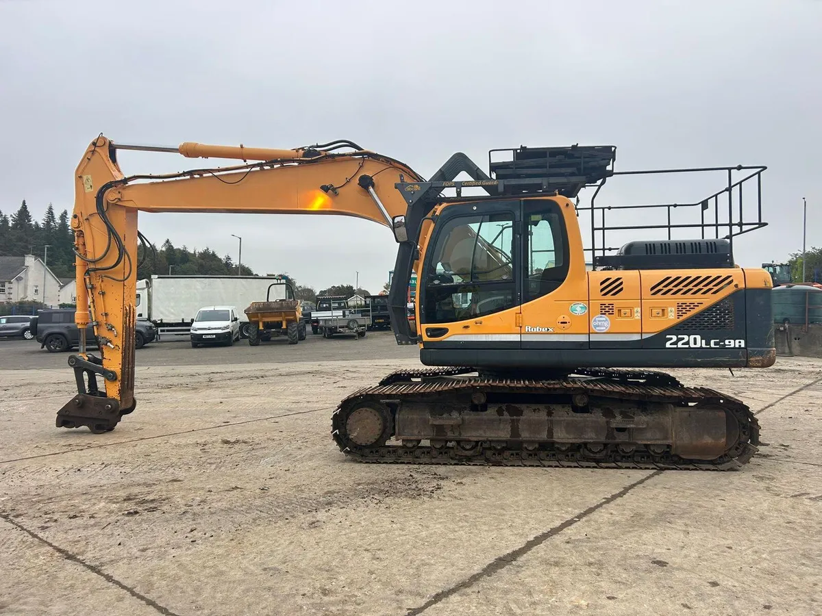 2015 Hyundai 220 LC-9A - MULLANS - Image 3