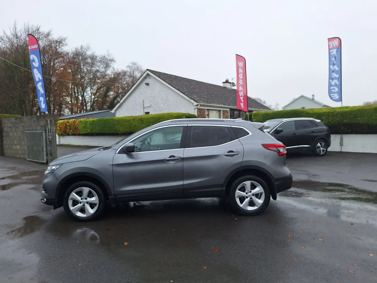Nissan Qashqai 1.5 SV *High Spec/Pan Roof/Camera - Image 4