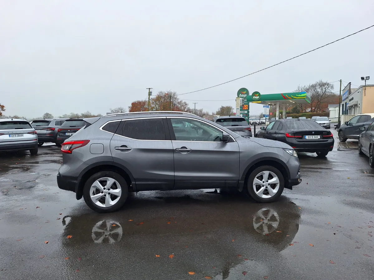 Nissan Qashqai 1.5 SV *High Spec/Pan Roof/Camera - Image 2