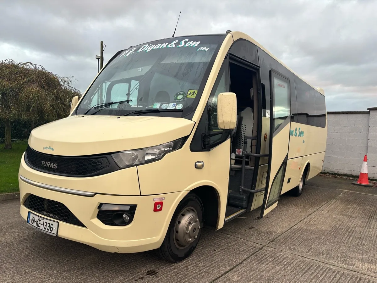 191 low KLM’s turas 30 seater - Image 1