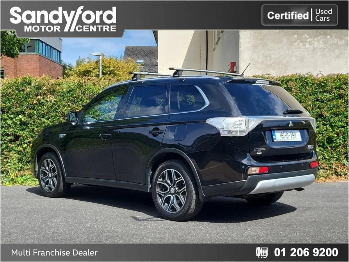 Mitsubishi Outlander PHEV 2.0L 4WD 5-Seater Instyl - Image 4