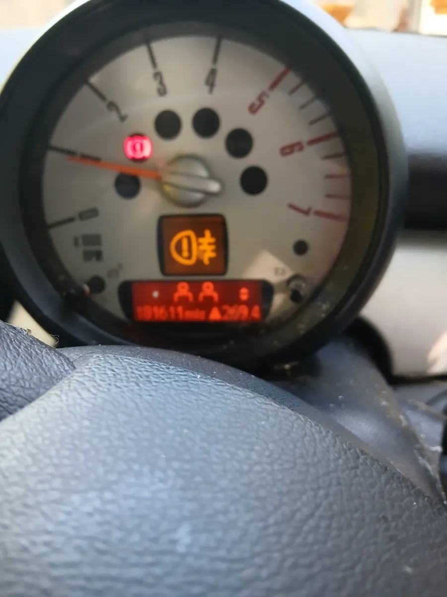 Mini hatchback for sale - Image 4