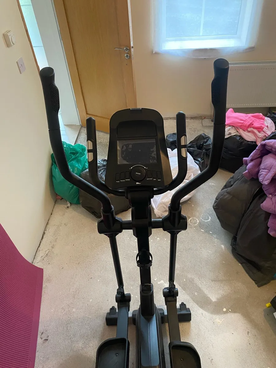 Cross trainer - Image 1