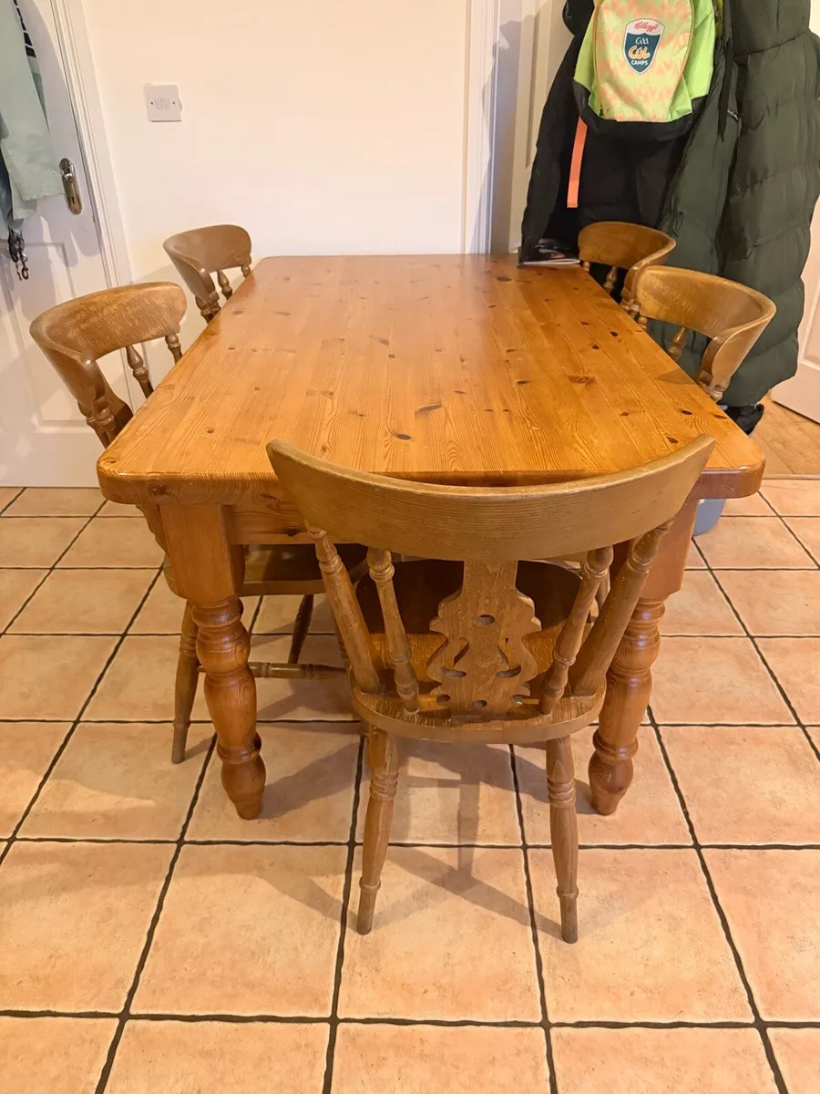 Dining table and 6 chairs - Image 1