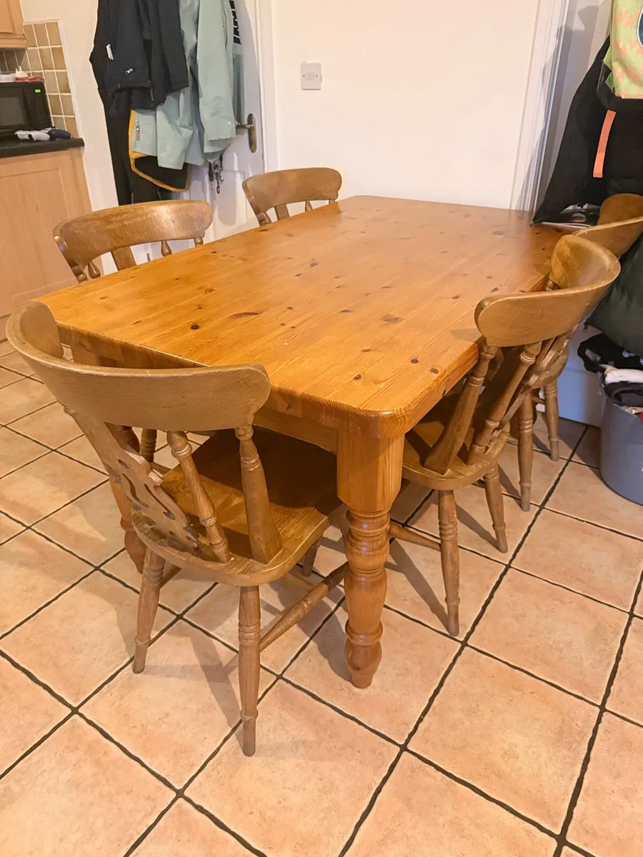 Dining table and 6 chairs - Image 2