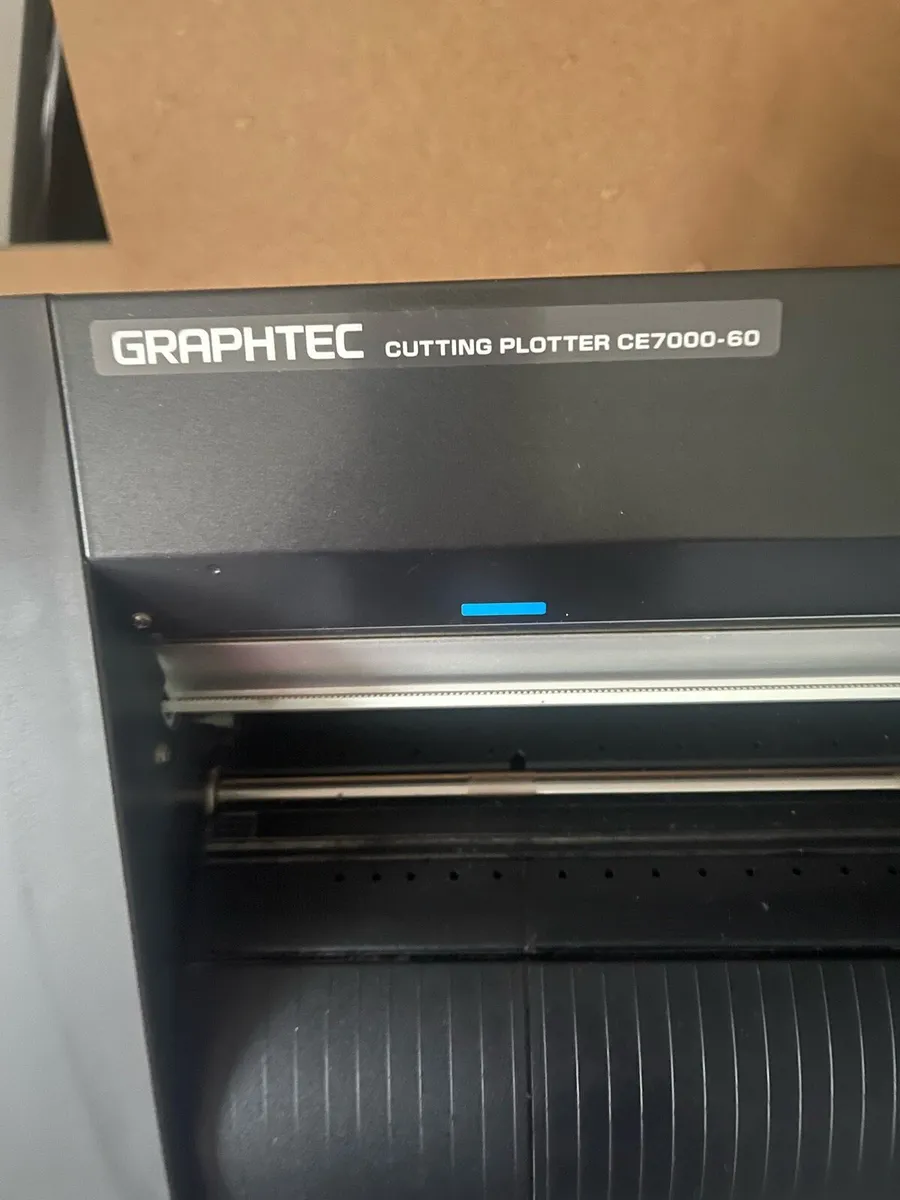 Graphtec ce 700-60 vinyl cutter - Image 2