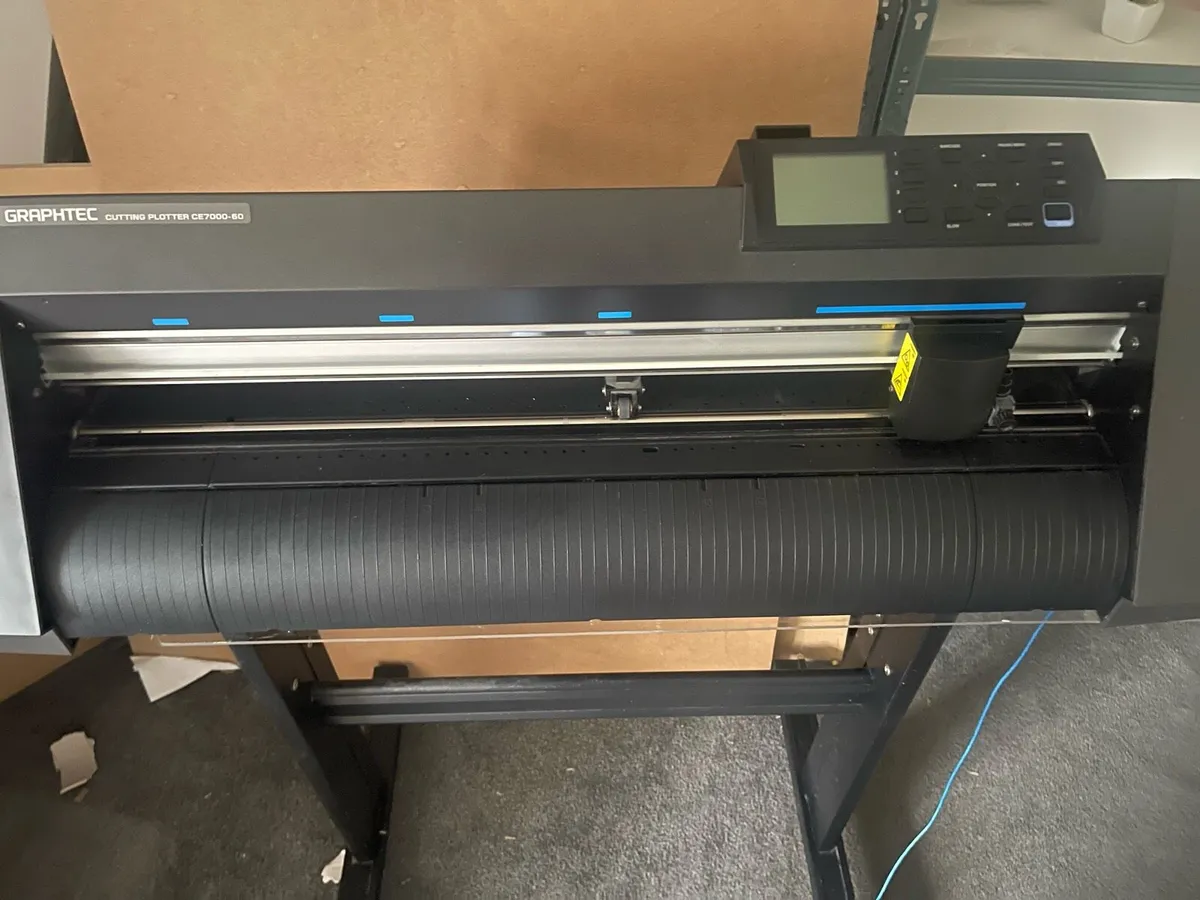 Graphtec ce 700-60 vinyl cutter - Image 3