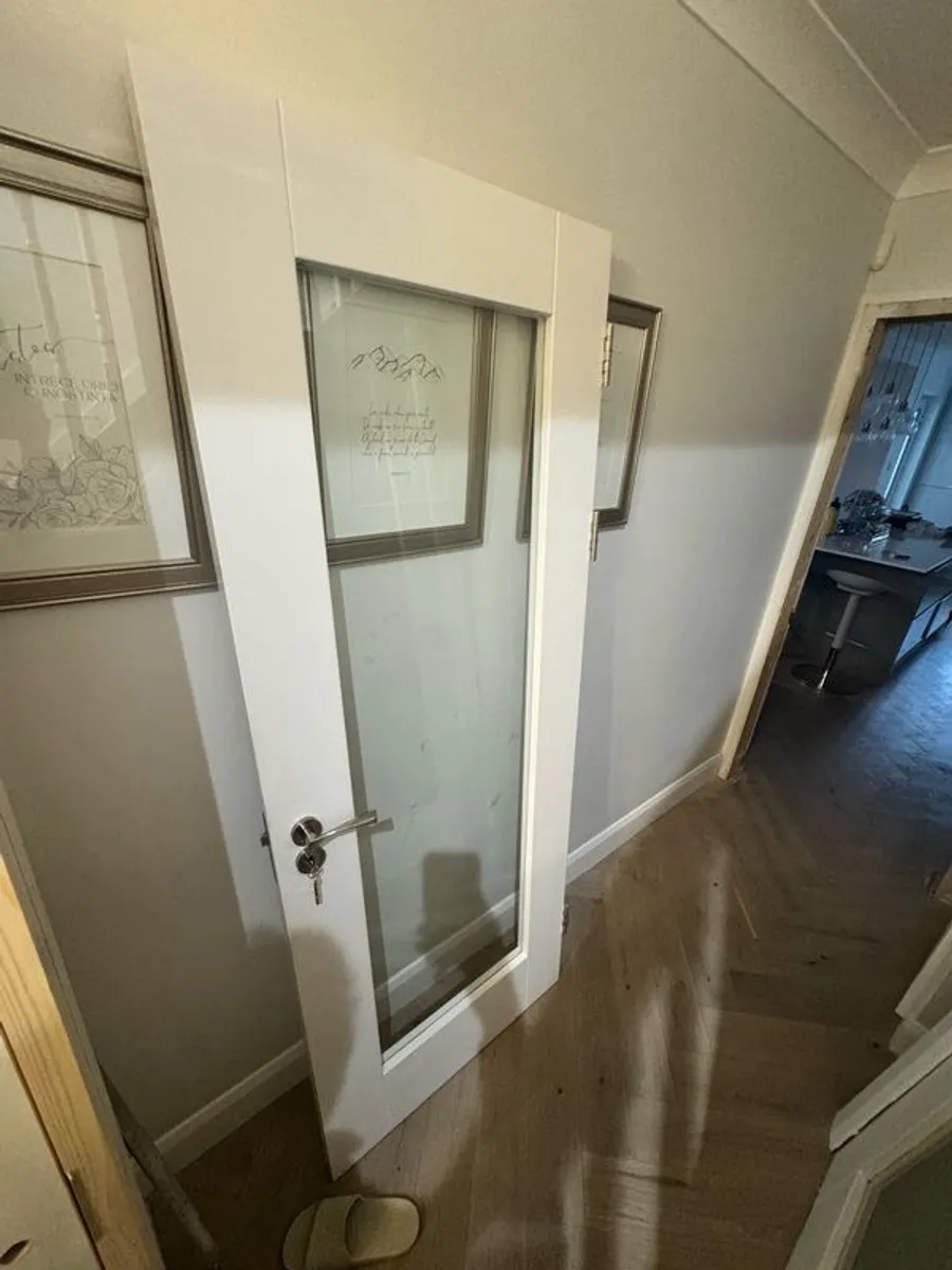 2 white doors - Image 3