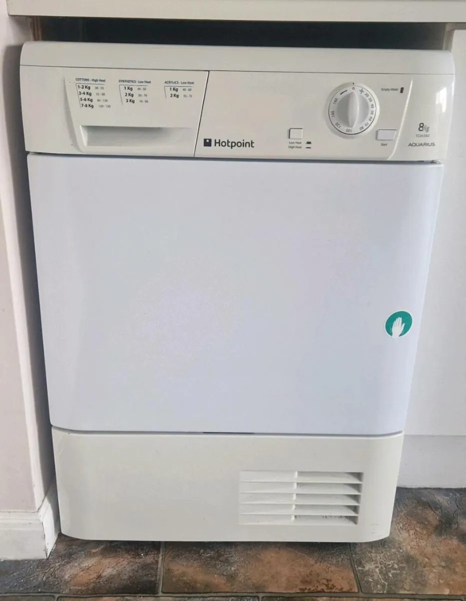 Hotpoint 7kg condensed dryer - Image 1