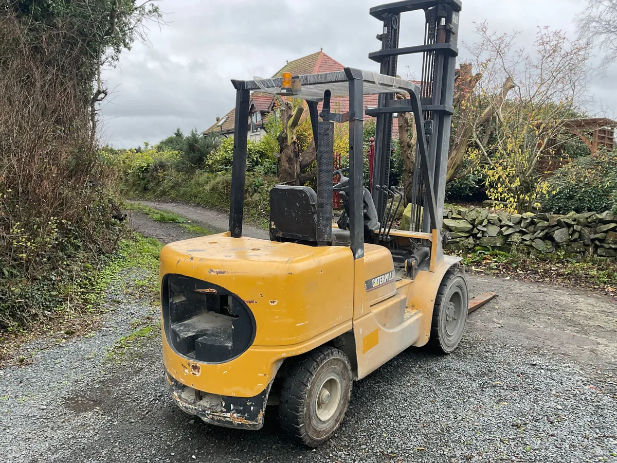 FORKLIFT - Image 1