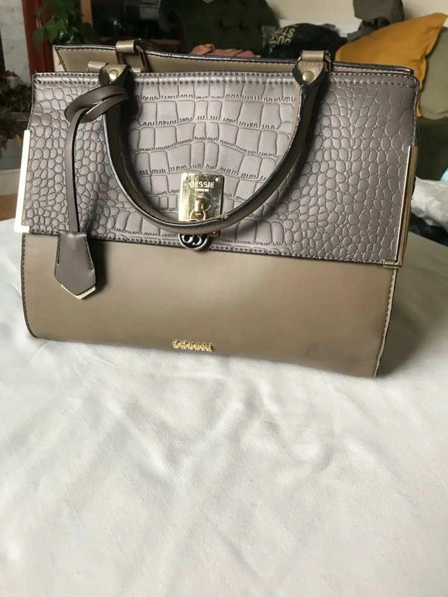 Handbag selection - Image 1