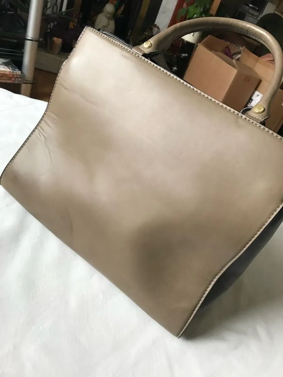 Handbag selection - Image 2