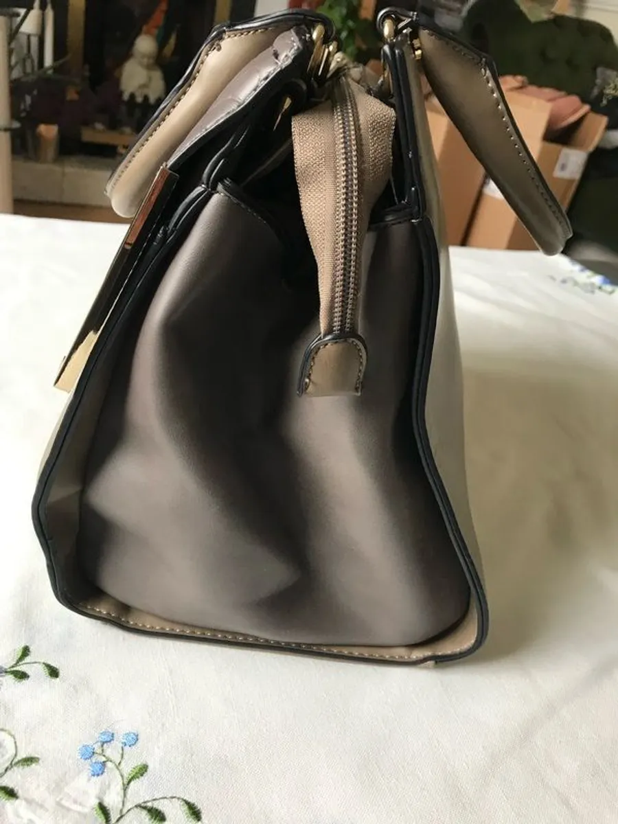 Handbag selection - Image 3