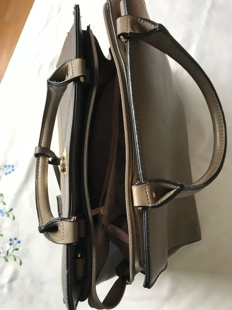 Handbag selection - Image 4