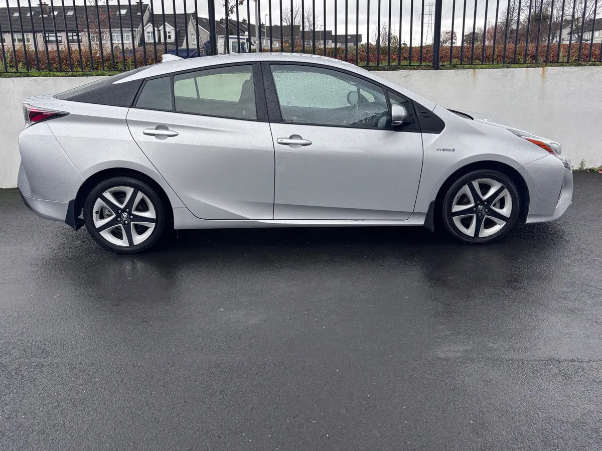 TOYOTA PRIUS HYBRID LUXURY 4DR AUTO - Image 3