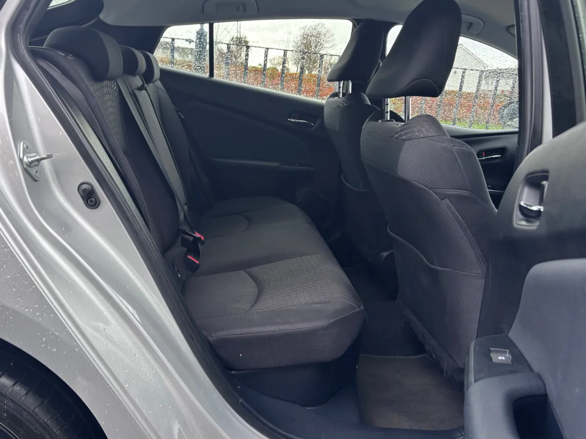 TOYOTA PRIUS HYBRID LUXURY 4DR AUTO - Image 4