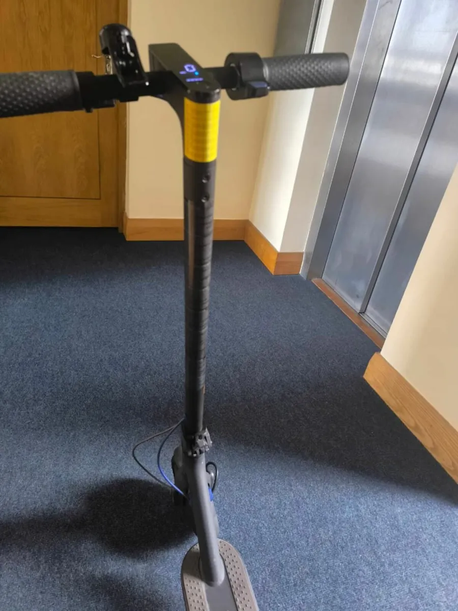 🚨 Xiaomi Mi Electric Scooter 3 – Excellent Condit - Image 1