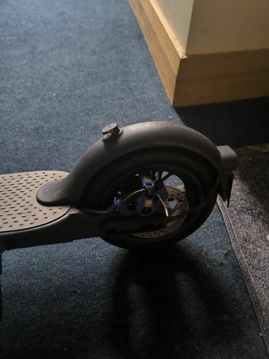 🚨 Xiaomi Mi Electric Scooter 3 – Excellent Condit - Image 2