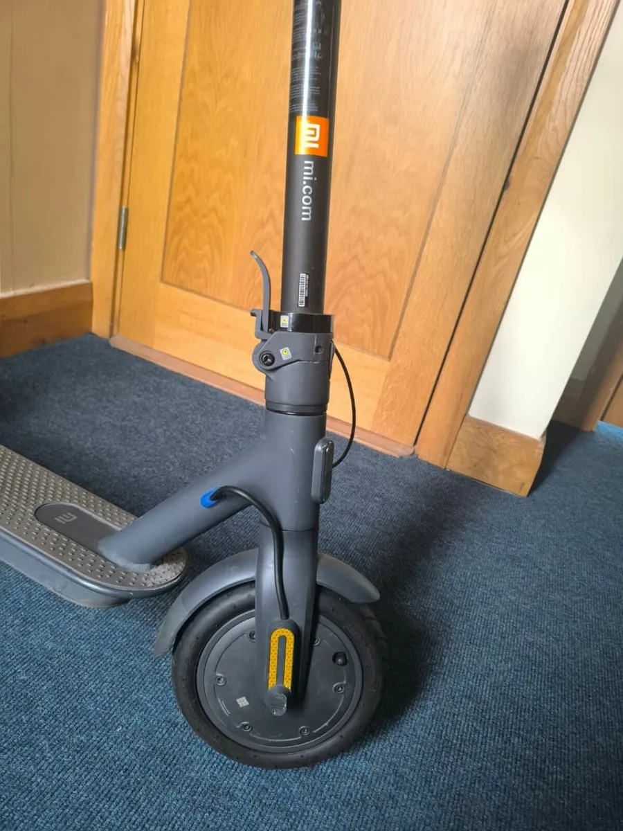 🚨 Xiaomi Mi Electric Scooter 3 – Excellent Condit - Image 3