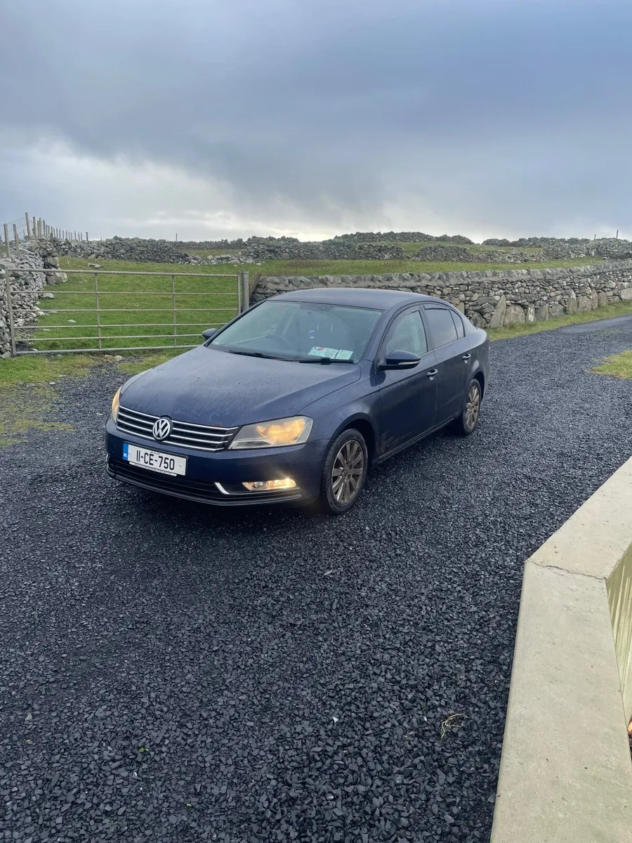 Volkswagen Passat 2011 - Image 2